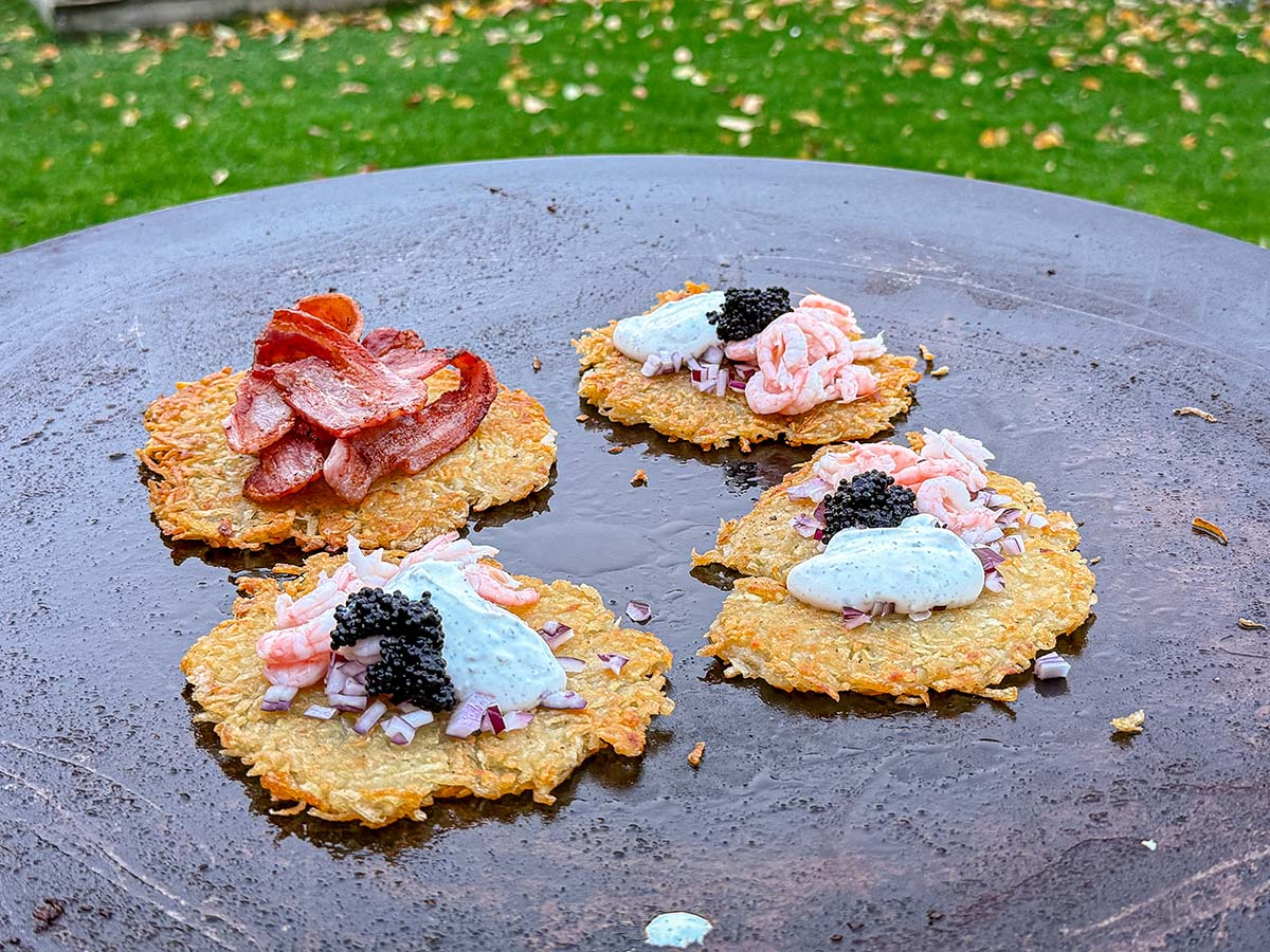 Opskrift – Sprød rösti med rejer og rogn